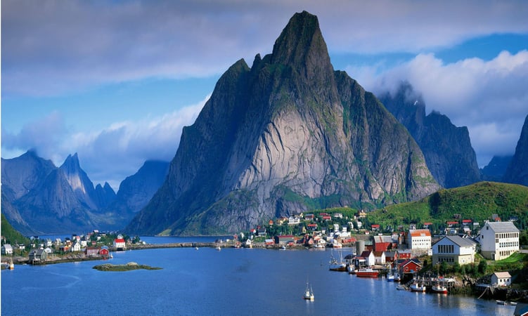 Хоггүй гэдгээрээ алдартай Норвеги улсад аялаад ирэхэд харамсах зүйлгүй. Тэнгисийн эрэг дээр орших тул шумуул байдаггүй.jpg