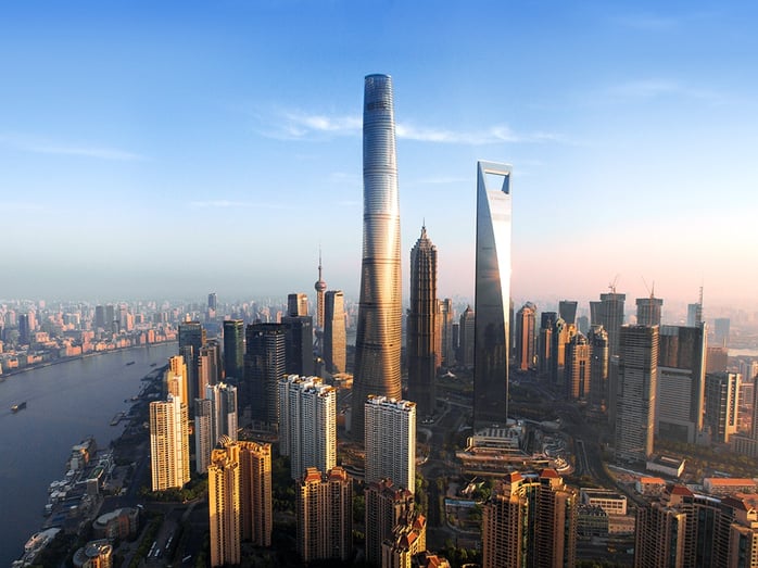 Шанхай таур нь 632 метрийн өндөртэй бөгөөд Дубайн Бурж Халибагийн дараа орох дэлхийн 2 дахь өндөр цамхаг юм. Уг барилга тэр чигтээ өөрийн талбайд байрлах салхин тээрмээс цахилгааны эх үүсвэрээ авдаг. Мөн барилгын гаднах материал нь өдрийн цагаар аль болох байгалийн гэрлийг дотогш нэвтрүүлэх зориулалттайгаар хийгдсэн. Үүнээс гадна барилга дотор байрлах ухаалаг хяналтын төхөөрөмж нь.jpg